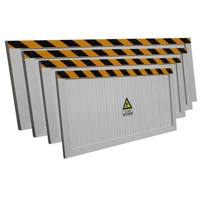 配電箱未安裝絕緣擋板和跨接線的隱患分析與工業(yè)插頭安全規(guī)范