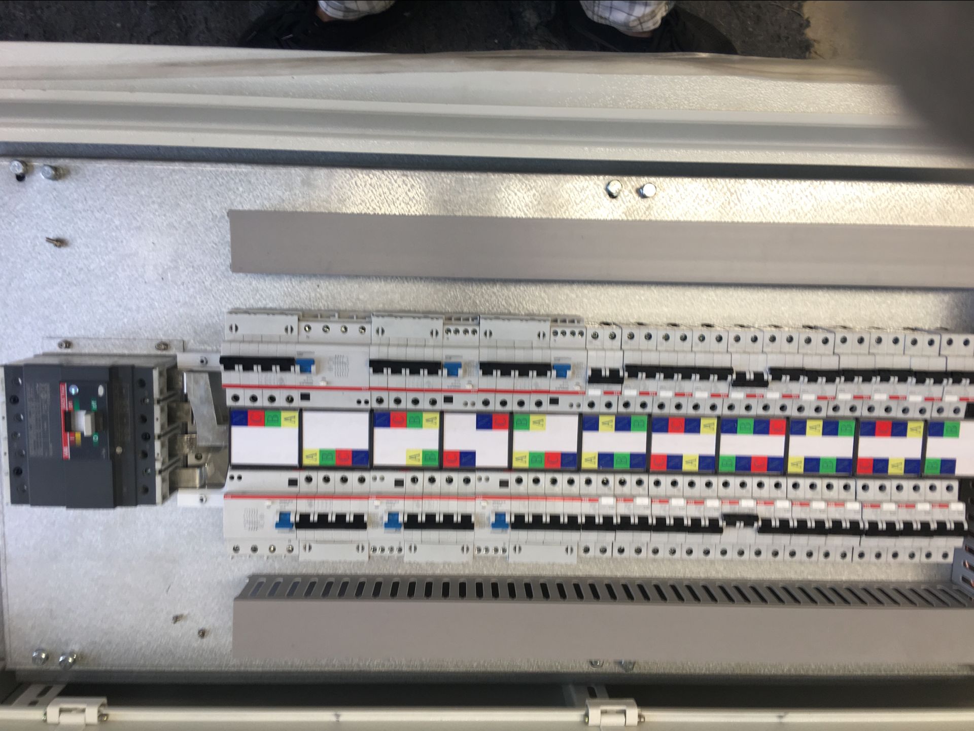 匯利排骨配電箱 掛壁式終端配電的可靠之選